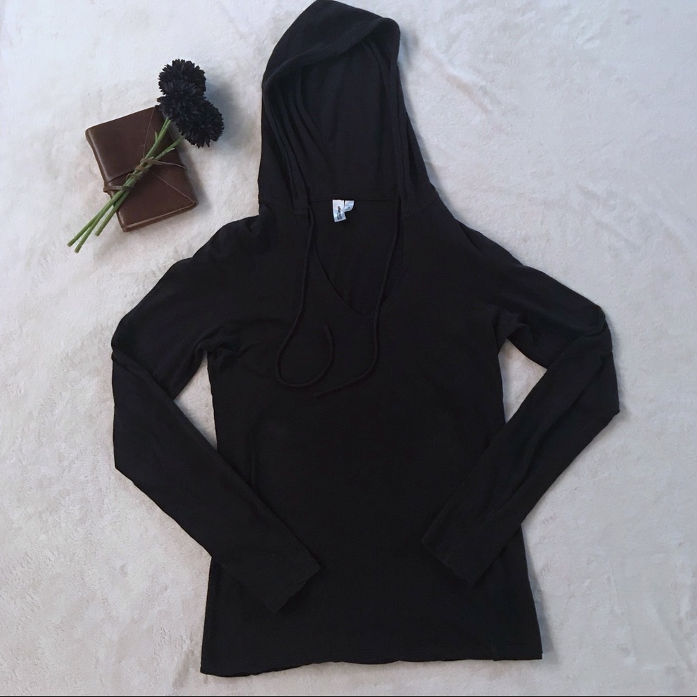 District Threads Lightweight Pullover Size Medium Black